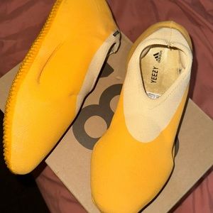 Yeezy knit runner sulfur